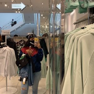 Meet your Posher, Teoni